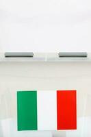 stemming doos met Italiaans vlag. foto