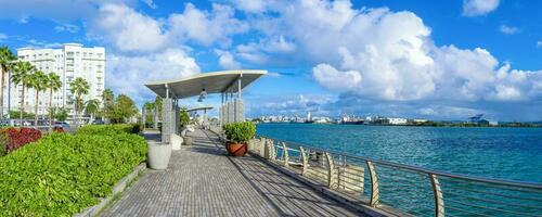 puerto rico malecon promenade in de buurt reis schip peer Oppervlakte foto