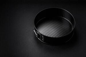 ronde metaal zwart afneembaar bakken schotel voor bakken foto