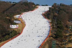 gangwon-do, korea 2016 - skiresort vivaldi park foto