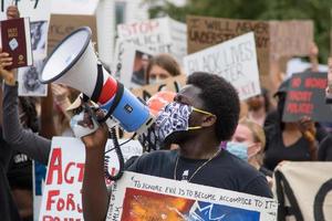 Verenigde Staten, 2020 - demonstrant met megafoon foto