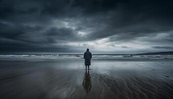 een sereen silhouet staand Aan de kustlijn, reflecterend Aan eenzaamheid gegenereerd door ai foto