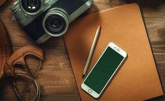 klassiek camera, smartphone, met bruin het dossier en pen houten tafel top visie. generatief ai. foto