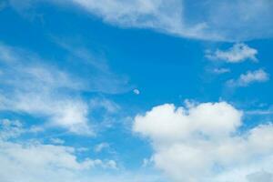 wolk blauw lucht pluizig foto