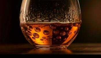 luxe whisky in goud fles Aan hout tafel gegenereerd door ai foto