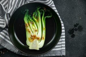 bok choy of pak choy schotel , Chinese kool groente gezond maaltijd voedsel tussendoortje Aan de tafel kopiëren ruimte voedsel achtergrond rustiek top visie foto