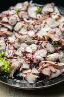 carpaccio Octopus salade zeevruchten gemarineerd pittig maaltijd voedsel tussendoortje Aan de tafel kopiëren ruimte voedsel achtergrond rustiek top visie foto