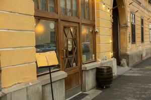 middeleeuws straat met historisch gebouwen in de hart van Roemenië. Sibiu de oostelijk Europese citadel stad. reizen in Europa foto