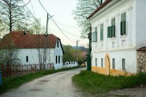 rijmthee is een klein dorp gelegen in Transsylvanië, Roemenië. het is gelegen in de apuseni bergen en is bekend voor haar pittoreske instelling en goed bewaard gebleven Hongaars bouwkundig stijl. foto