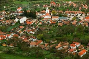 rijmthee is een klein dorp gelegen in Transsylvanië, Roemenië. het is gelegen in de apuseni bergen en is bekend voor haar pittoreske instelling en goed bewaard gebleven Hongaars bouwkundig stijl. foto