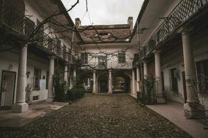 middeleeuws straat met historisch gebouwen in de hart van Roemenië. Sibiu de oostelijk Europese citadel stad. reizen in Europa foto