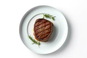 wagyu rundvlees steak gebraden in bord wit bakgrond profesional voedsel fotografie foto