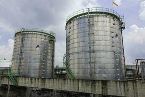 chemische industrie tankopslag boerderij isolatie de tank. foto