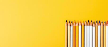 een rij van gekleurde potloden Aan een geel achtergrond gemaakt met generatief ai technologie foto