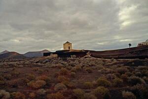 l kalmte zomer bewolkt landschap van de Spaans kanarie eiland Lanzarote foto