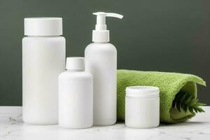 kunstmatig containers, blanco etiket pakket voor branding maquette. hydraterend room, vloeistof zeep of shampoo, tonic, gezicht en lichaam huid zorg. natuurlijk groen biologisch schoonheid Product, genereren ai foto