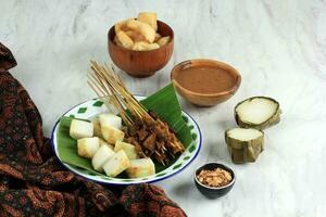 saté padang, traditioneel voedsel rundvlees saté van padang foto