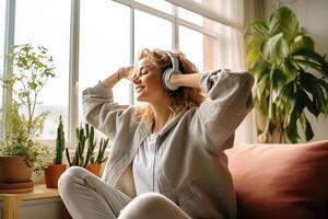 vrolijk vrouw luisteren naar muziek- en dansen. ai gegenereerd foto