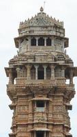 toren in chittorgarh fort, rajasthan, india foto