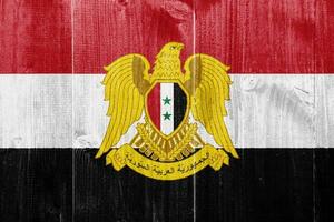 vlag van syrisch Arabisch republiek Aan een getextureerde achtergrond. concept collage. foto