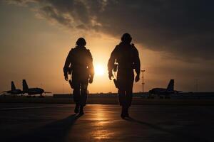 silhouet van twee soldaten wandelen Aan de landingsbaan Bij zonsondergang. leger soldaten staand Aan een mooi zonsondergang, ai gegenereerd foto