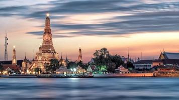 wat arun tempel in bangkok thailand foto