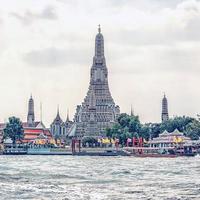 wat arun tempel in bangkok thailand foto