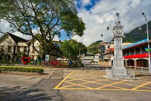 klok toren in stad- Victoria, nieuw decoratie van, ik liefde Seychellen, wordt weergegeven in voorkant van de nationaal geschiedenis museum, mahe Seychellen foto