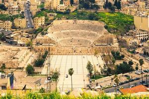 luchtfoto van het Romeinse theater in de hoofdstad van Amman, Jordanië foto