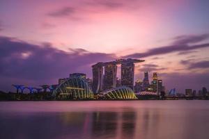 skyline van singapore bij de jachthavenbaai