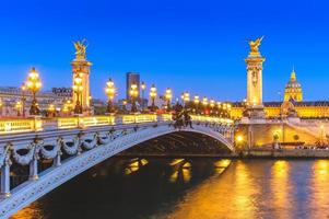 alexandre 3 brug over de rivier de seine in parijs, frankrijk foto