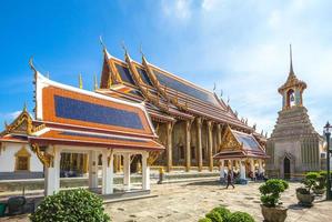 wat phra kaew in het grote paleis in bangkok, thailand foto
