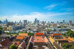 skyline van bangkok, uitzicht vanaf wat saket, thailand foto