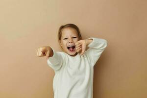 mooi jong meisje vreugde poseren emoties mode kinderjaren ongewijzigd foto