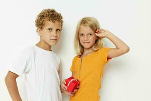 weinig kinderen geschenk vakantie vriendschap licht achtergrond foto