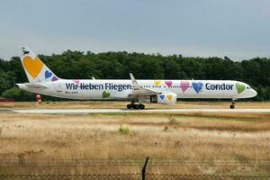 condor luchtvaartmaatschappijen speciaal kleurstelling boeing 757-300 d-abon passagier vlak vertrek Bij Frankfurt luchthaven foto