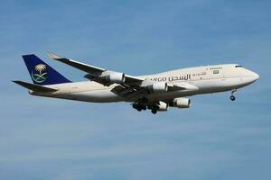 saudia lading boeing 747-400 tf-ami lading vlak landen Bij Frankfurt luchthaven foto