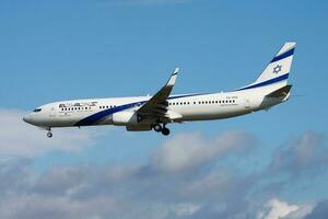 el al Israël luchtvaartmaatschappijen passagier vlak Bij luchthaven. schema vlucht reizen. luchtvaart en vliegtuigen. lucht vervoer. globaal Internationale vervoer. vlieg en vliegen. foto