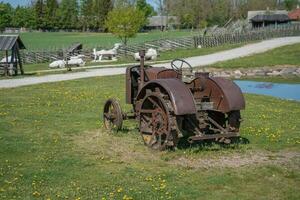 oud landbouw uitrusting Aan de eiland van saaremaa in Estland foto