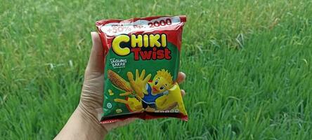 tulungagung, oosten- Java, Indonesië, 2020 - snacks in Indonesië met de naam chiki twist foto