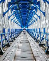 cirahong brug, dubbel functie brug, voertuig verkeer brug en ook een spoorweg brug in manonjaya, tasikmalaya en ciamis grens, west Java, Indonesië foto