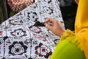 kleur batik dat heeft geweest getrokken in tasikmalaya, west Java, Indonesië foto
