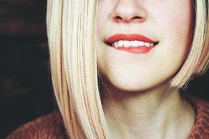 close-up van een sensuele blonde vrouw foto