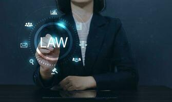 wettelijk advies online, arbeid wet concept, laag of notaris werken voor bedrijf bedrijf. foto