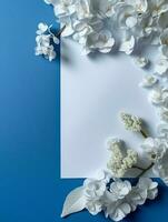 tropisch bloemen achtergrond met blanco papier kopiëren ruimte. ruimte voor tekst foto