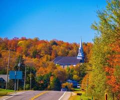 door naar een quebec dorp te gaan. foto