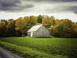 een dreigende lucht in de herfst. foto