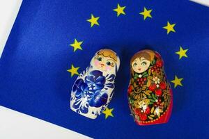 Russisch matryoshka poppen Aan Europese vlag foto