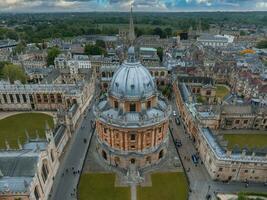 antenne visie over- de stad van Oxford met Oxford Universiteit. foto