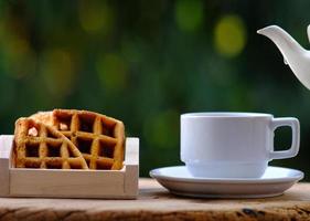 koffiekopje op tafel achtergrond en koffie in de ochtend